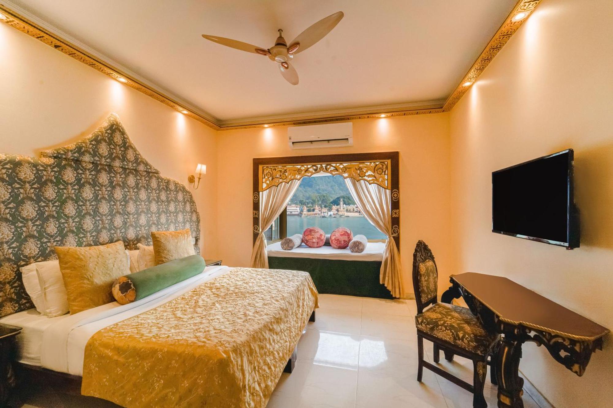 The Neeraj Ganga Heritage Palace Rishikesh Bagian luar foto