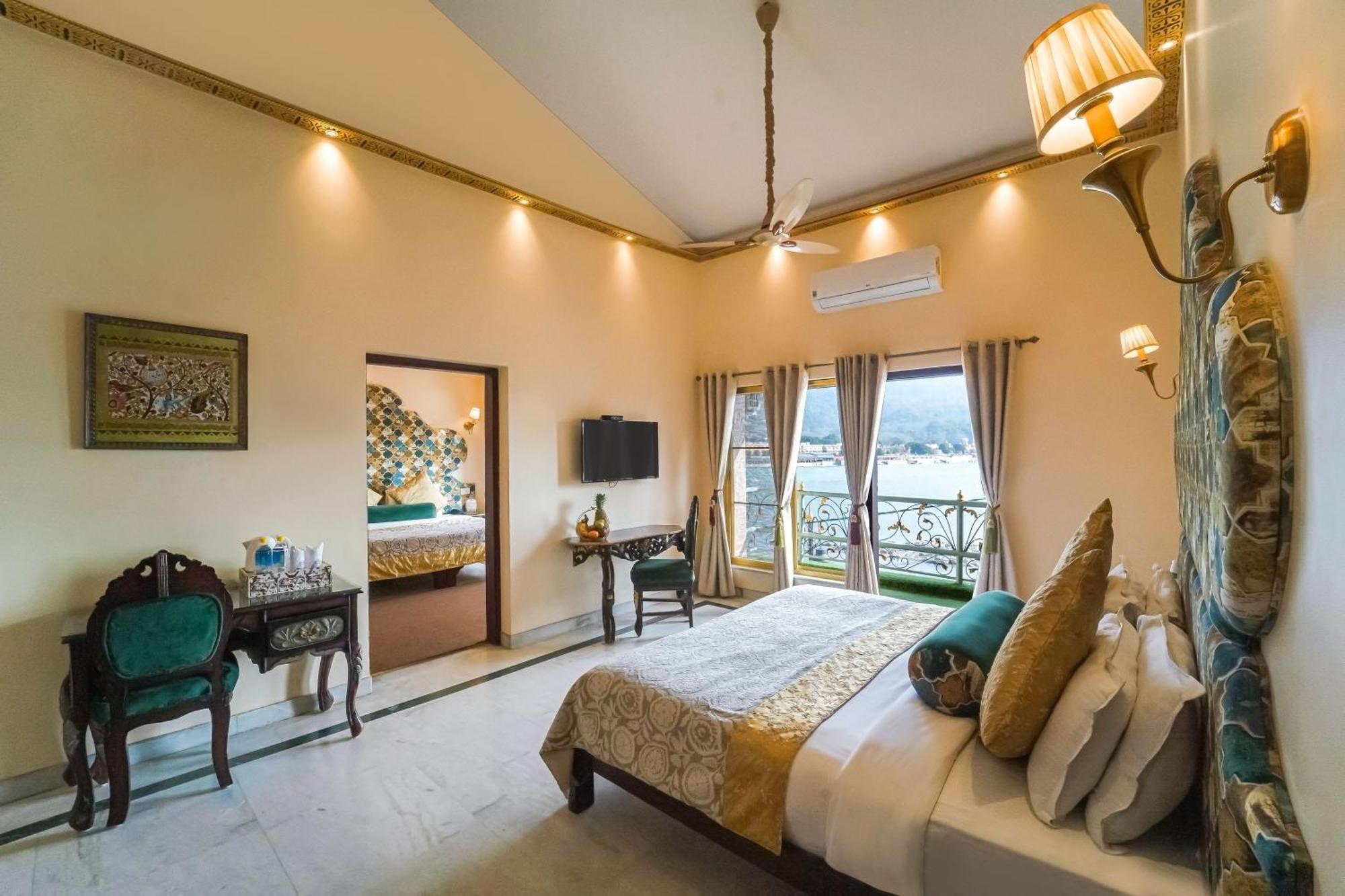 The Neeraj Ganga Heritage Palace Rishikesh Bagian luar foto