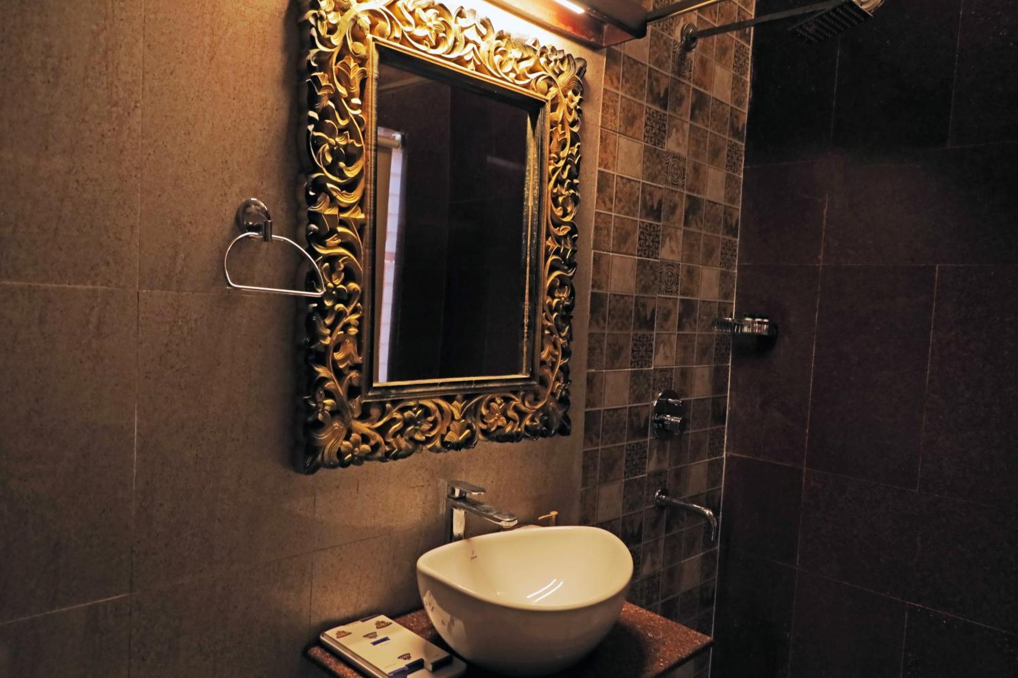 The Neeraj Ganga Heritage Palace Rishikesh Bagian luar foto